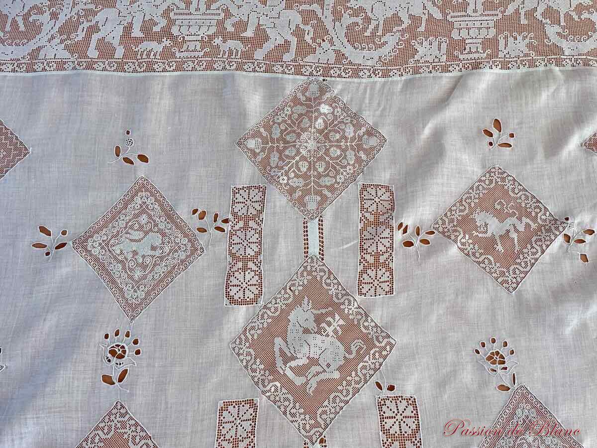 Dessus de lit Napoléon III entièrement réalisé main : dentelle filet et broderies – Image 7