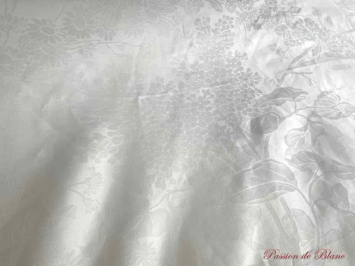 Merveilleuse grande nappe blanche en damassé de fil de lin avec fleurs et 2 monogrammes JD – Image 10