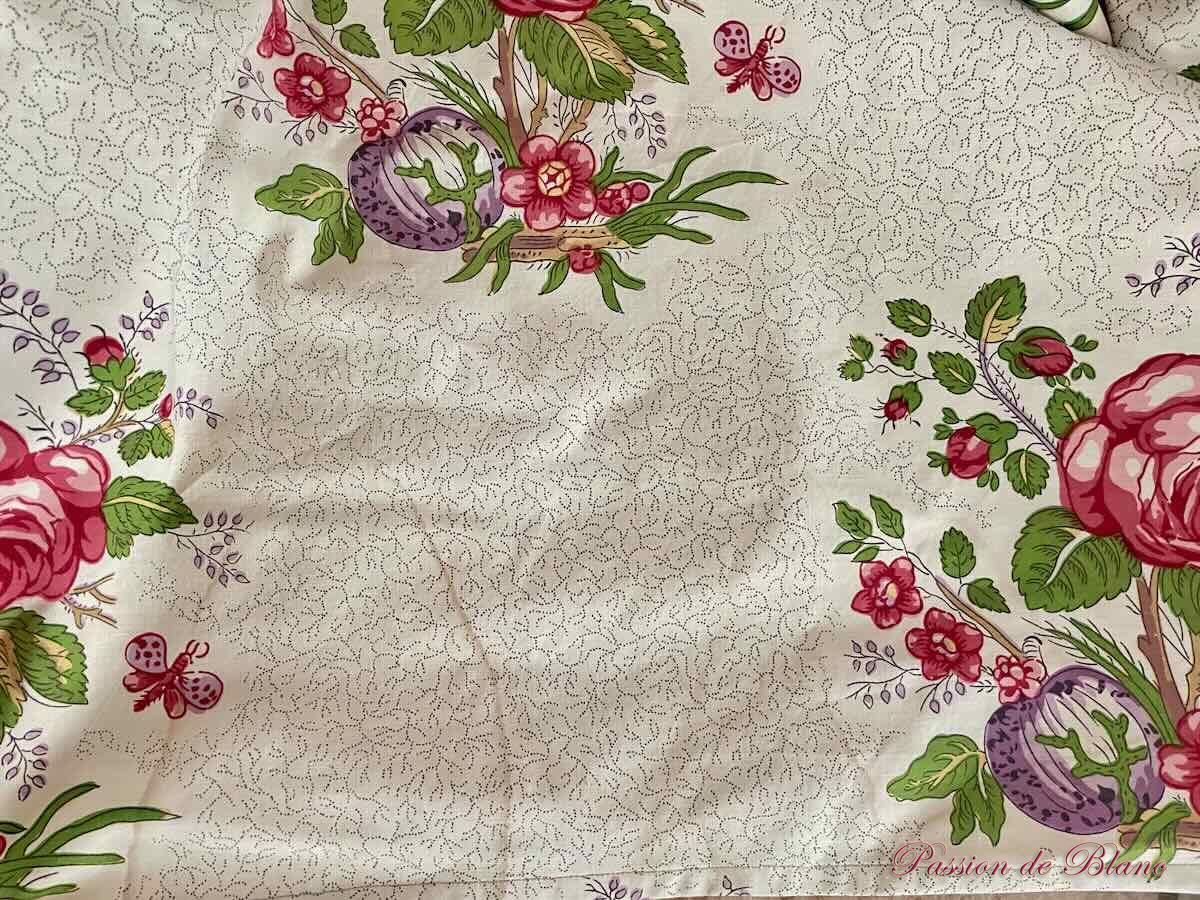 Paire de rideaux, collection LE MANACH sur fond écru et motifs fleuris. PIERRE FREY. – Image 7