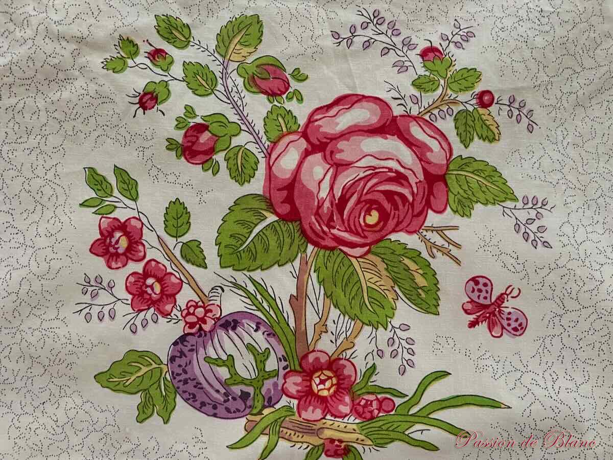 Paire de rideaux, collection LE MANACH sur fond écru et motifs fleuris. PIERRE FREY. – Image 5