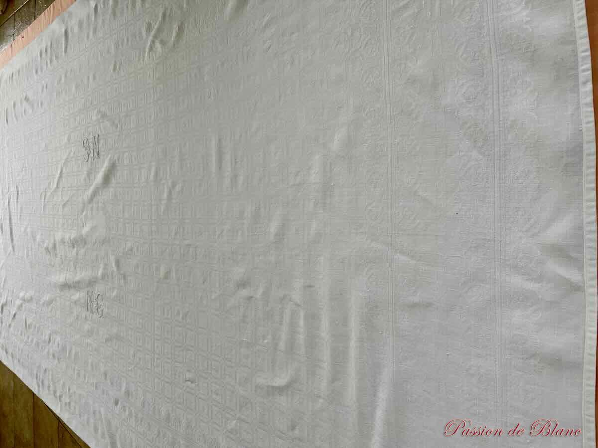 Service de table 12 couverts en damas de lin blanc avec 2 monogrammes NC brodé main – Image 8