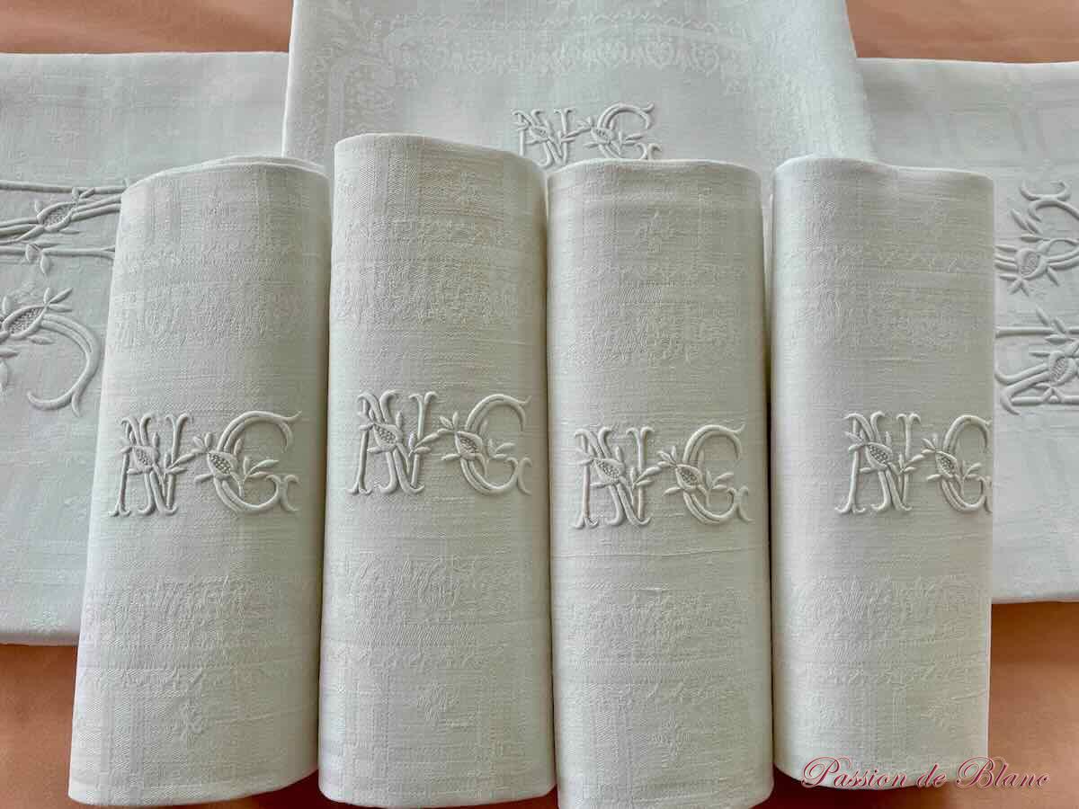 Service de table 12 couverts en damas de lin blanc avec 2 monogrammes NC brodé main – Image 4