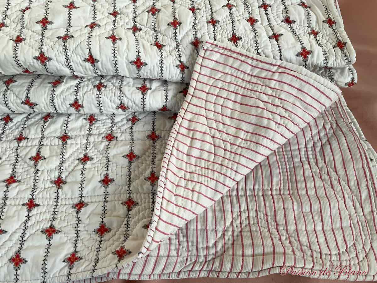 Courtepointe, couverture piquée main  double face avec motifs provençaux – Image 2