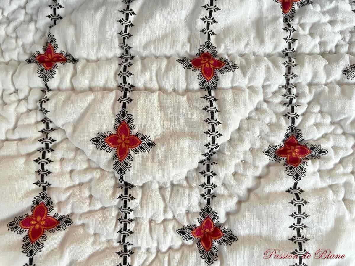 Courtepointe, couverture piquée main  double face avec motifs provençaux – Image 3