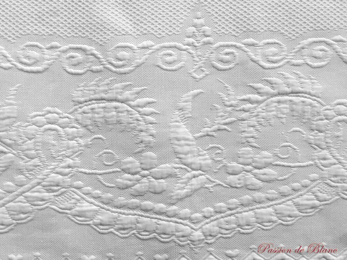 Belle courtepointe en piqué plat avec volant en dentelle – Image 3