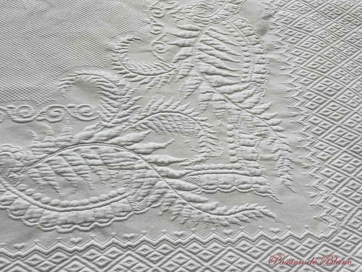 Belle courtepointe en piqué plat avec volant en dentelle – Image 7