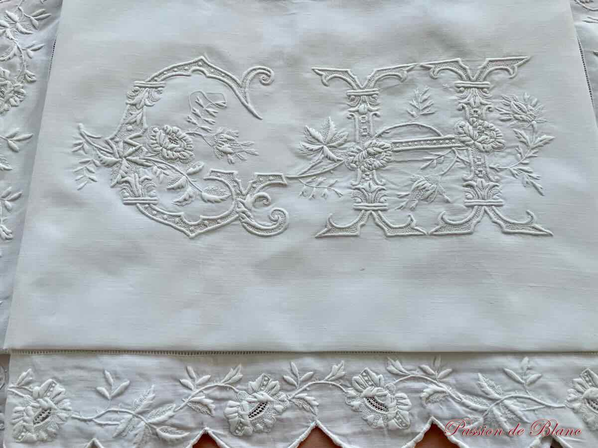 Somptueuse taie CH festonnée en fil de lin et broderies main – Image 2
