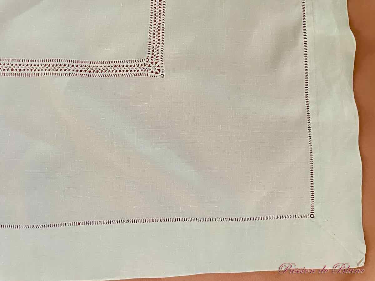 Nappe avec broderies Richelieu, incrustions à l'aiguille, travail de jours sur toile de lin – Image 6