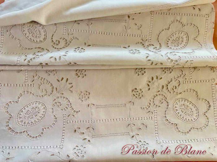 Ancienne nappe brodée richelieu 140x120 PORT COMPRIS - Linge de maison Ancienne nappe brodée richelieu 140x120 PORT COMPRIS - Linge de maison