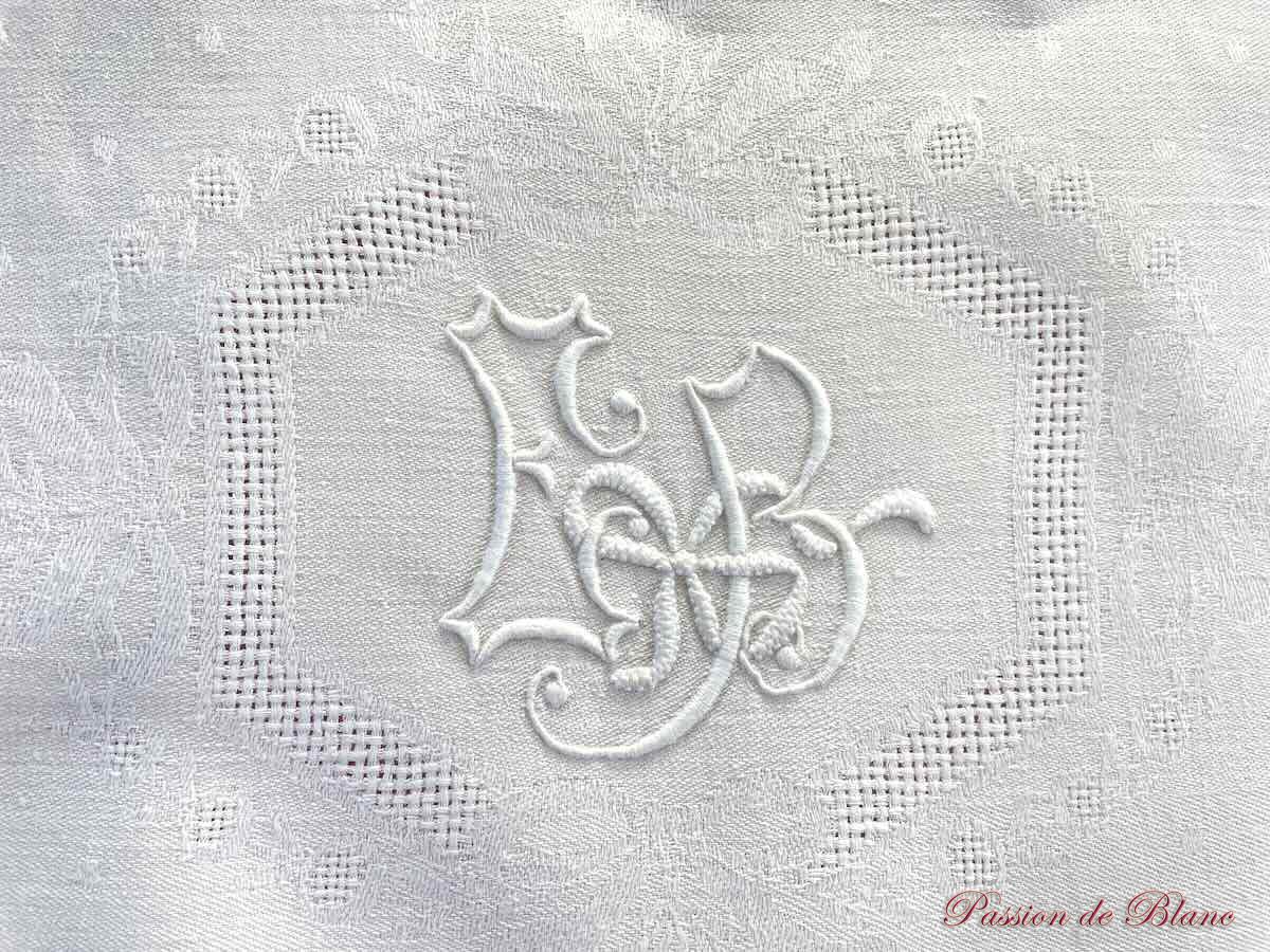 Service table damassé EB