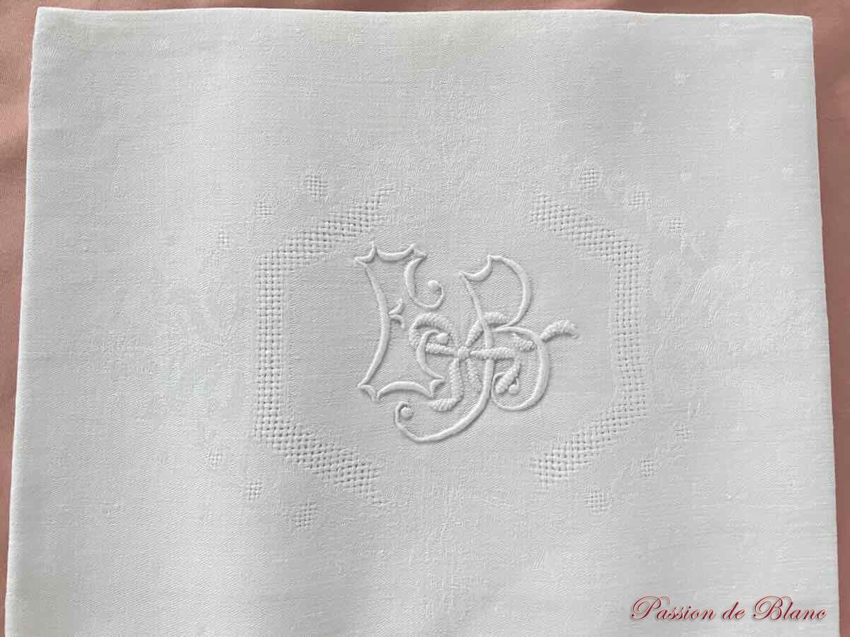 Service de table en damassé de lin, 2 monogrammes EB brodé main – Image 3