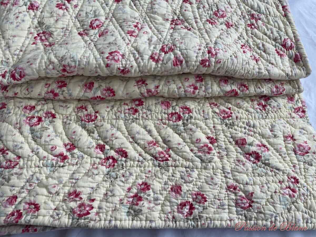 Courtepointe, couverture Piquée main double face avec imprimés fleuris – Image 2