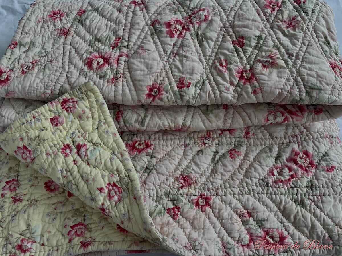 Couverture piquée fleurie