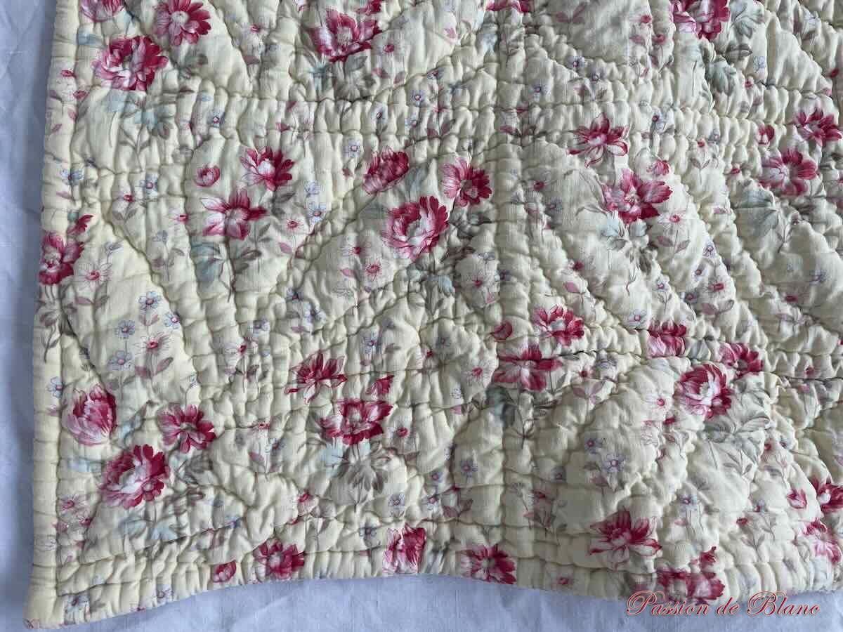 Courtepointe, couverture Piquée main double face avec imprimés fleuris – Image 4