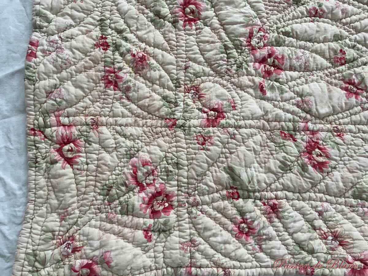 Couverture piquée fleurie