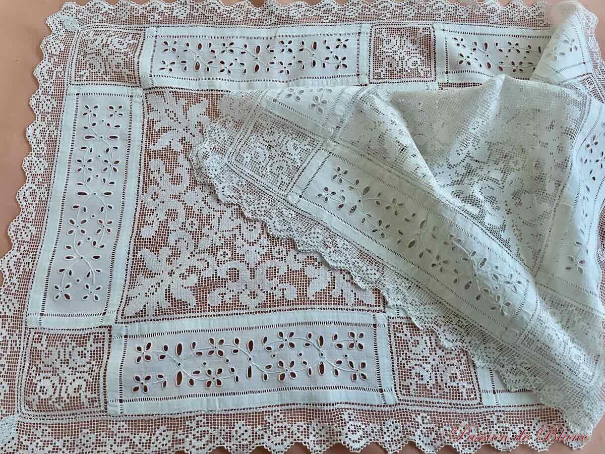 Napperon brodé main fil lin