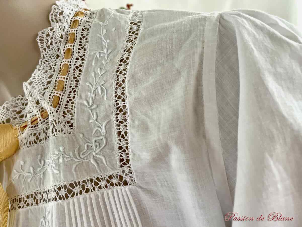 Chemise de nuit: dentelles, broderies main sur fine percale – Image 3
