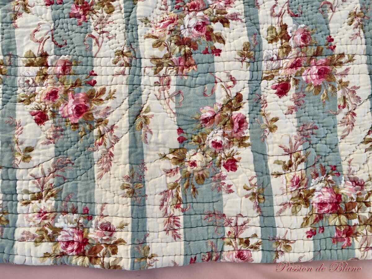 Belle couverture Piquée XIXe siècle: deux faces aux motifs fleuris différents – Image 2