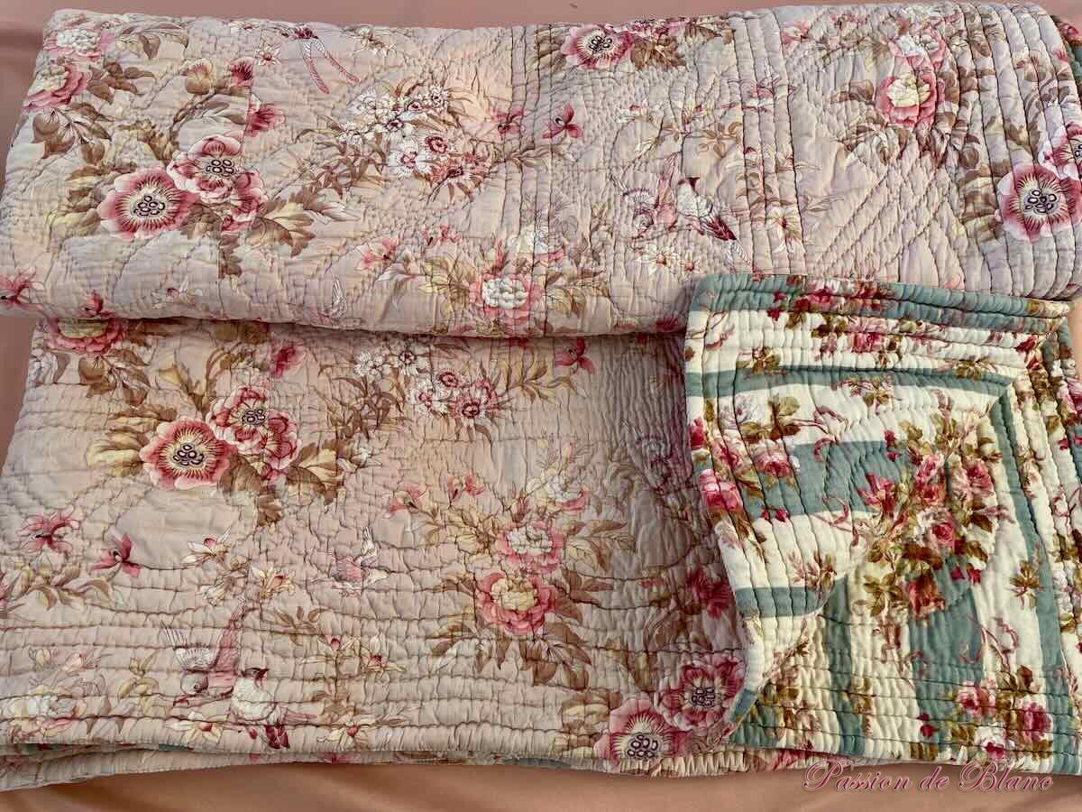 Belle couverture Piquée XIXe siècle: deux faces aux motifs fleuris différents – Image 7