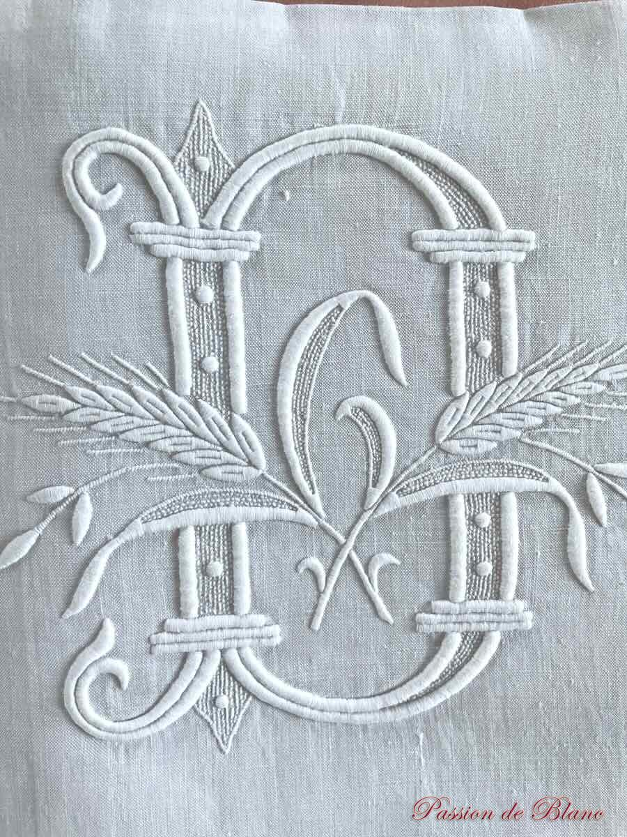 Drap de lin au beau monogramme LD avec épis de blé – Image 4