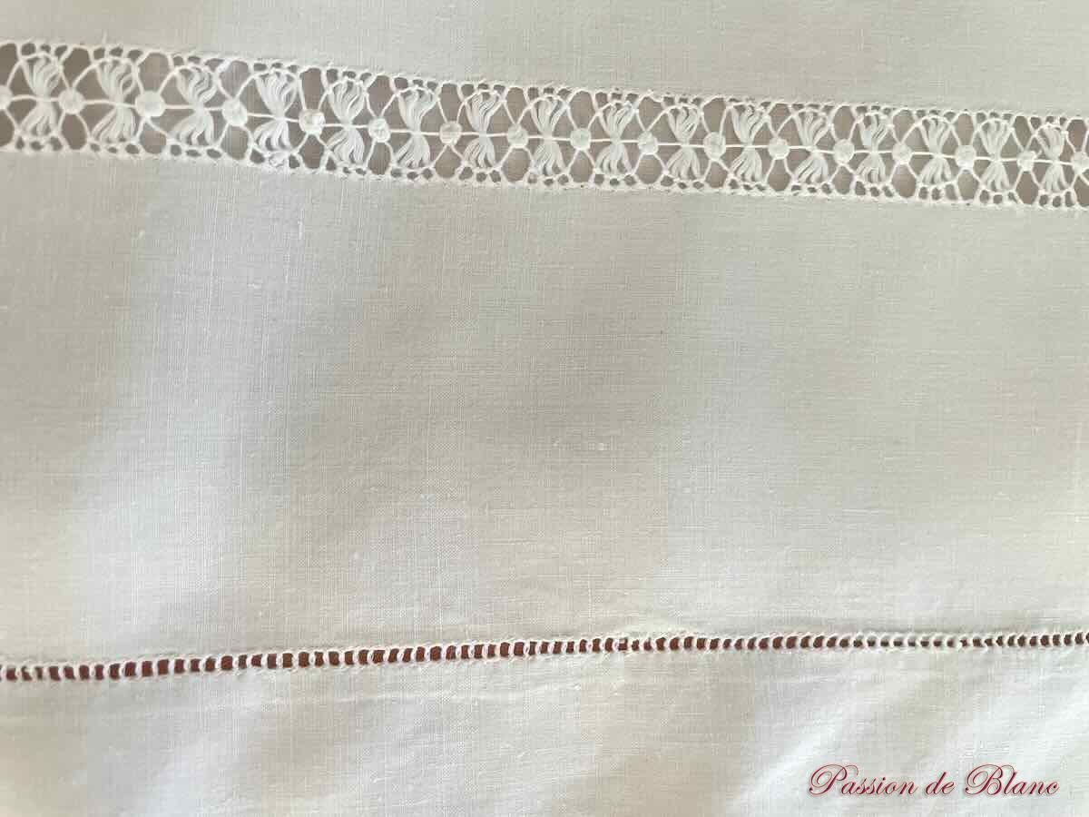 Merveilleuse paire de taies, lin fin avec somptueuse broderie et mono FC – Image 8