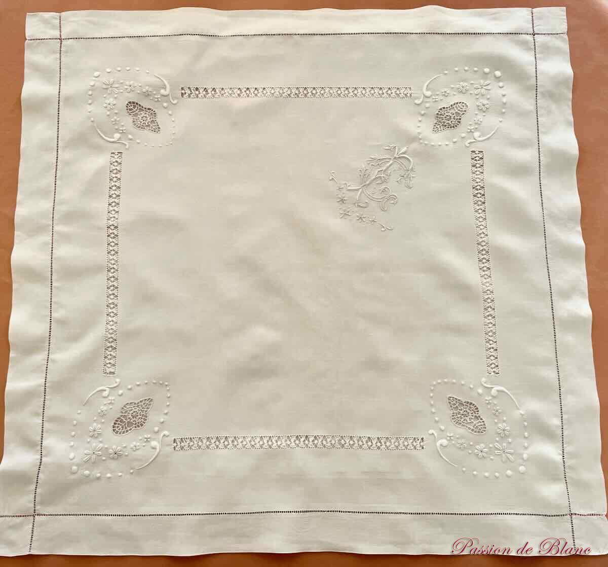 Merveilleuse paire de taies, lin fin avec somptueuse broderie et mono FC – Image 3