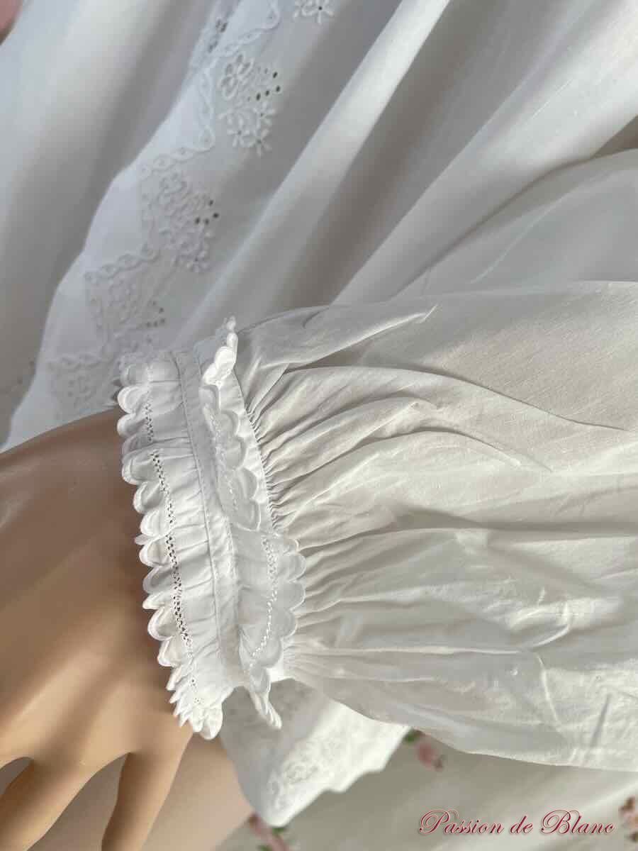 Matinée-chemisier avec somptueuses broderies main sur toile en linon – Image 4