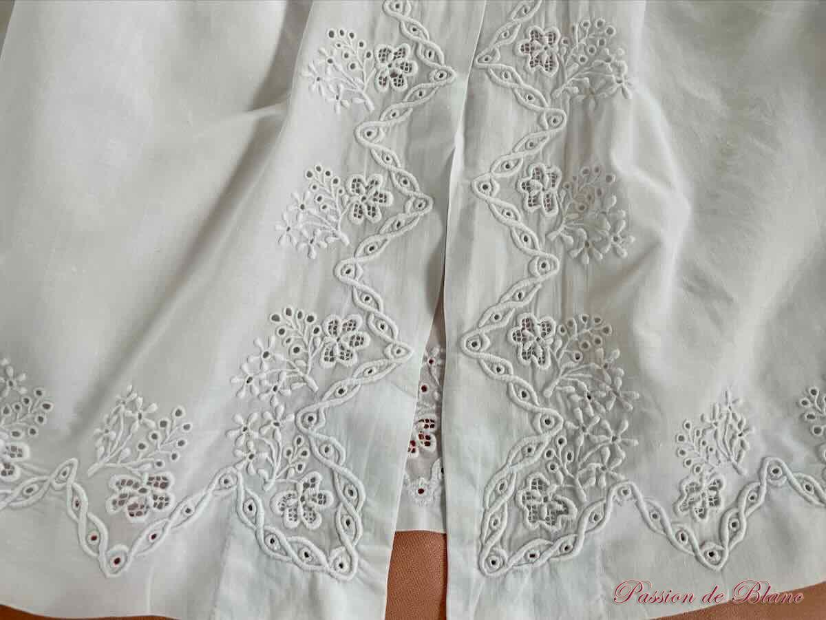 Matinée-chemisier avec somptueuses broderies main sur toile en linon – Image 7