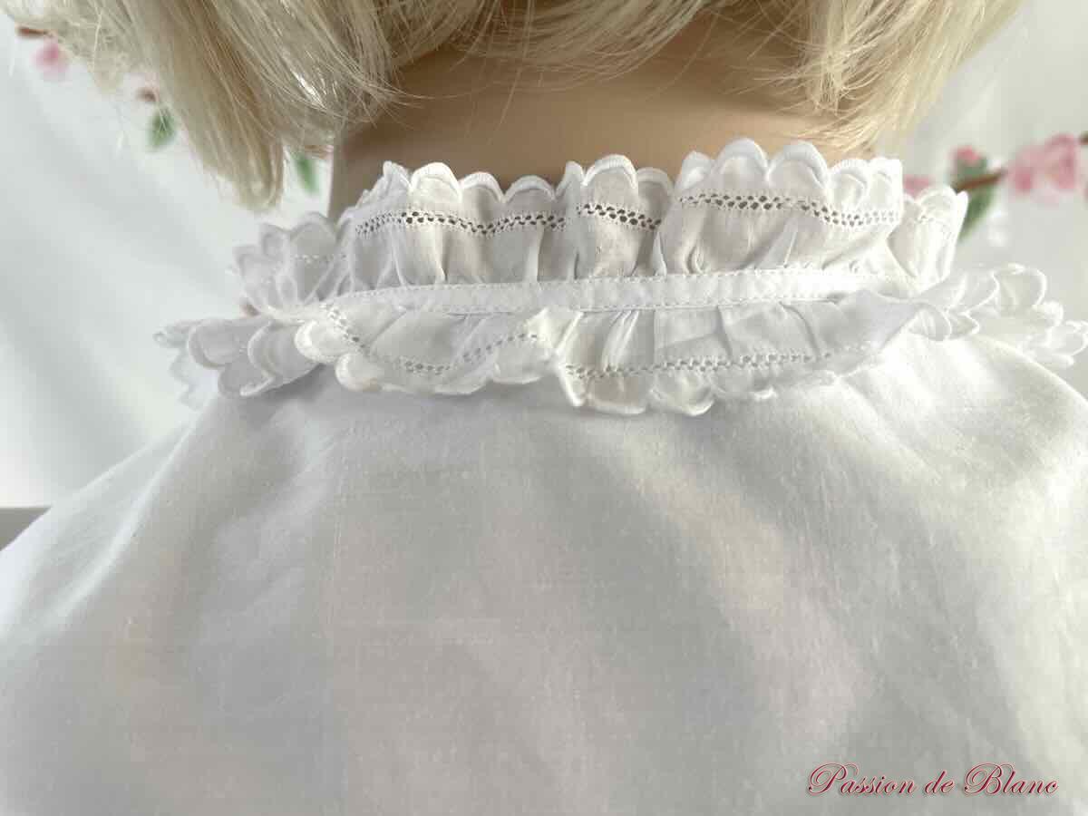 Matinée-chemisier avec somptueuses broderies main sur toile en linon – Image 9