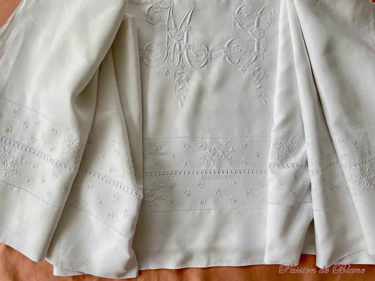 Merveilleux drap MS entièrement brodé main sur fil de lin,semi de petites fleurs – Image 6