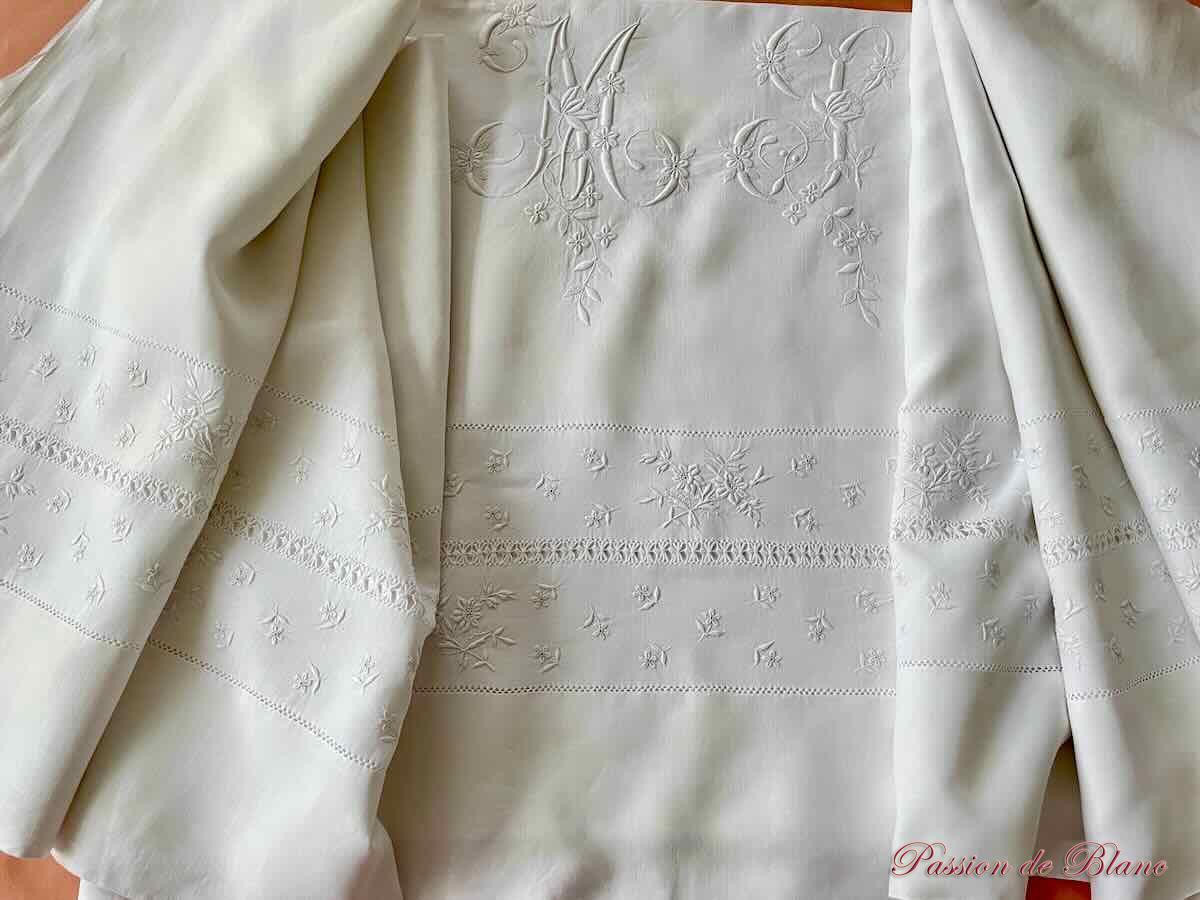 Merveilleux drap MS entièrement brodé main sur fil de lin,semi de petites fleurs – Image 5