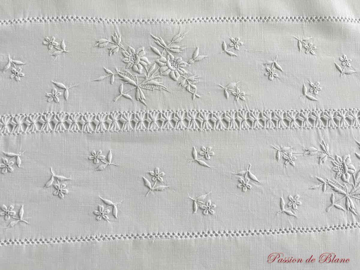 Merveilleux drap MS entièrement brodé main sur fil de lin,semi de petites fleurs – Image 2