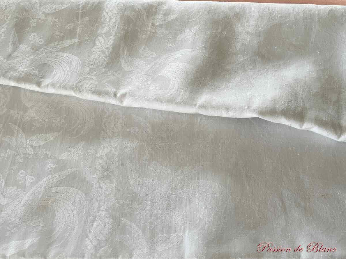 Grande nappe Napoléon III, 4,20 m, en damassé de fil de lin avec oiseaux, fleurs, papillons – Image 11