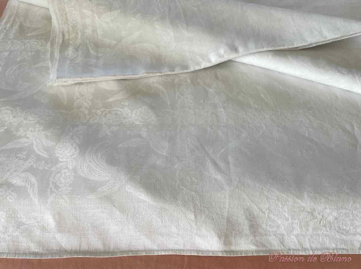 Grande nappe Napoléon III, 4,20 m, en damassé de fil de lin avec oiseaux, fleurs, papillons – Image 10