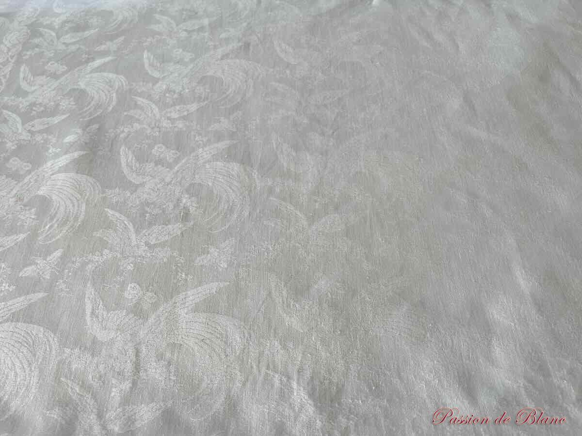 Grande nappe Napoléon III, 4,20 m, en damassé de fil de lin avec oiseaux, fleurs, papillons – Image 9