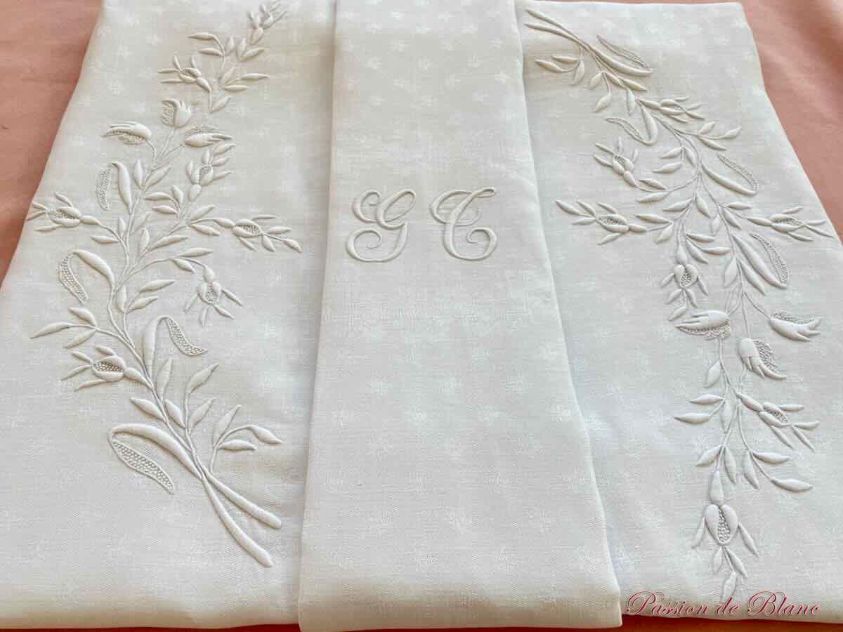 Rare nappe en damassé de lin avec broderies main branchages, monogramme GB – Image 9