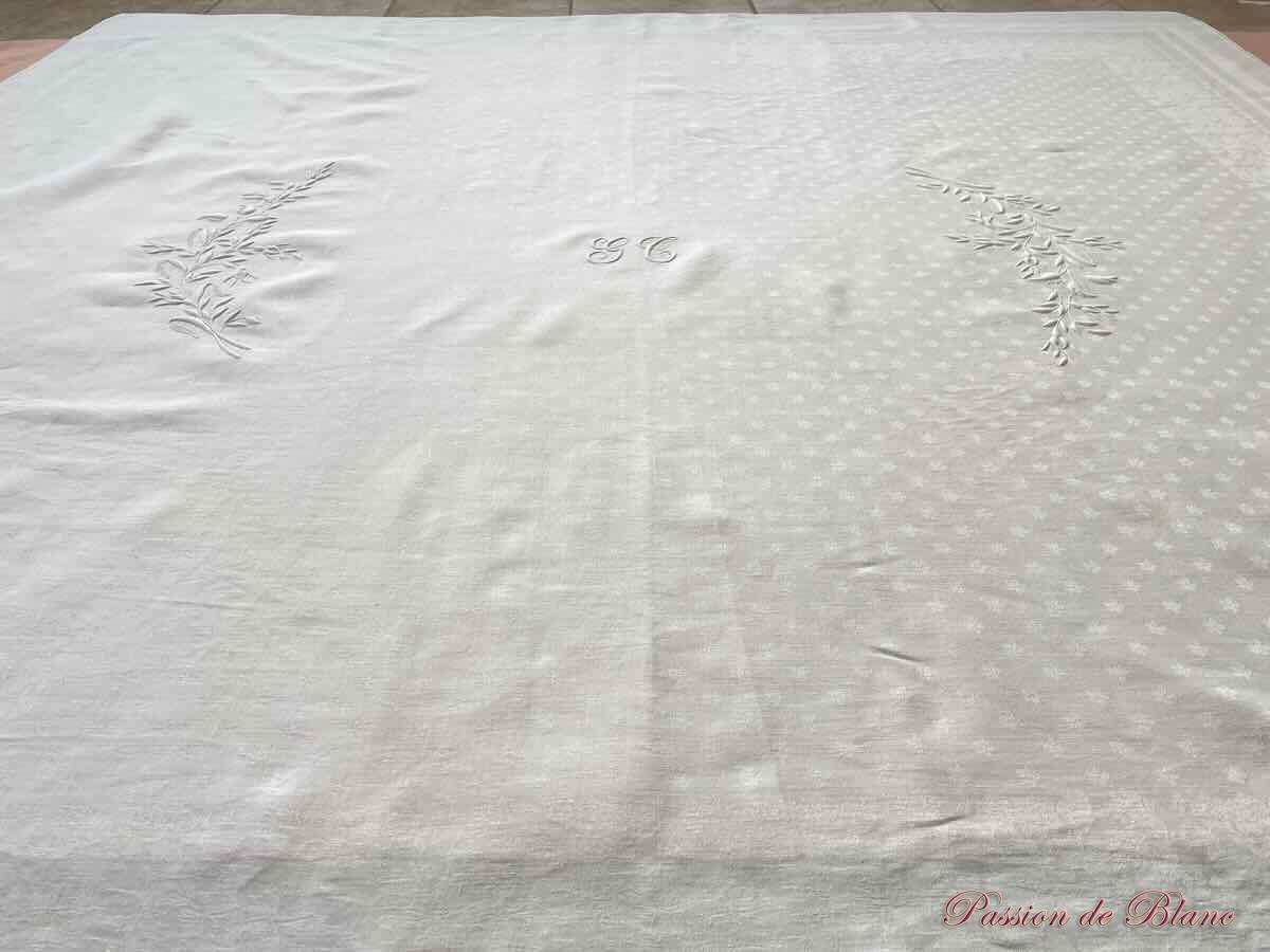 Rare nappe en damassé de lin avec broderies main branchages, monogramme GB – Image 2