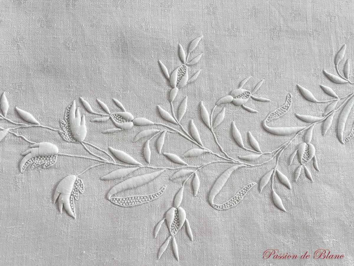 Rare nappe en damassé de lin avec broderies main branchages, monogramme GB – Image 5