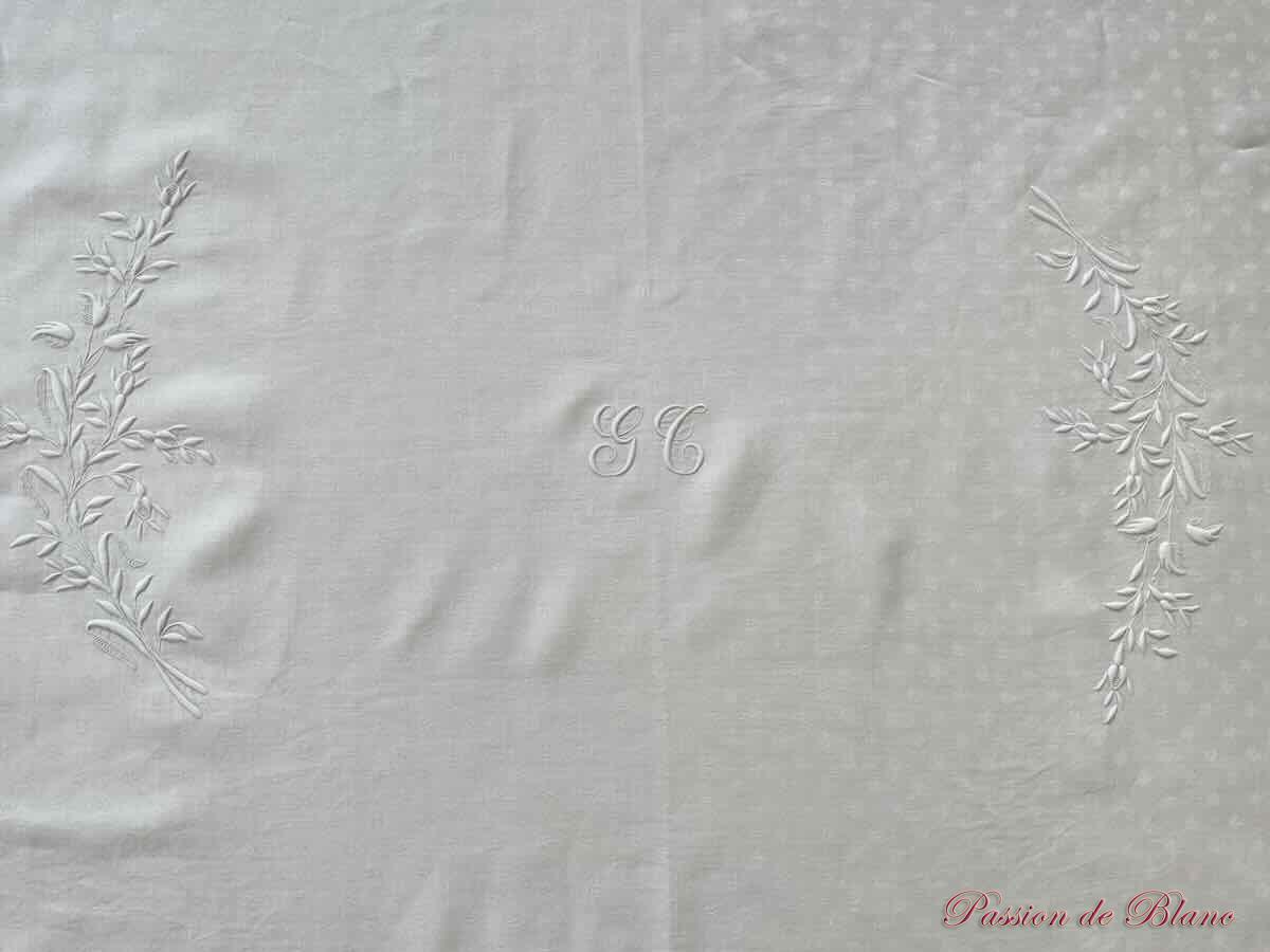 Rare nappe en damassé de lin avec broderies main branchages, monogramme GB – Image 4