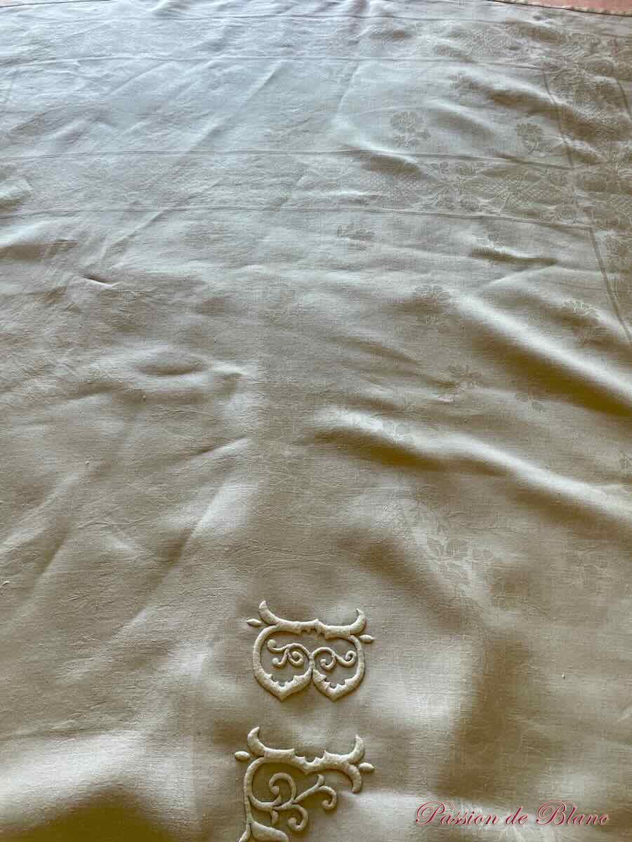 Superbe service de table en damassé de lin monogramme BL brodé main couleur bis – Image 5