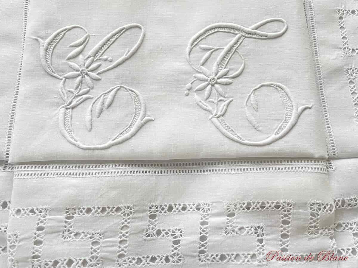 Merveilleuse taie ancienne