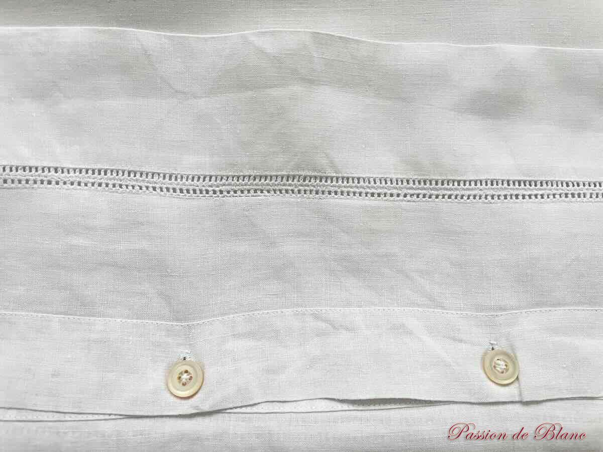 Taie brodée main sur toile de fil de lin avec frise en jours complexes et mono CT – Image 5