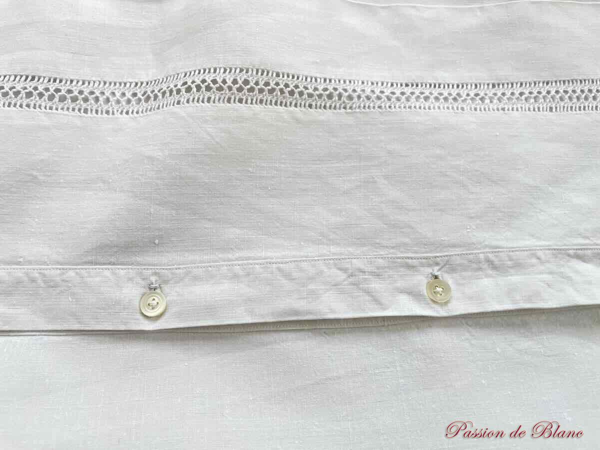 Taie brodée main sur toile de fil de lin avec frise en jours et mono LT – Image 6