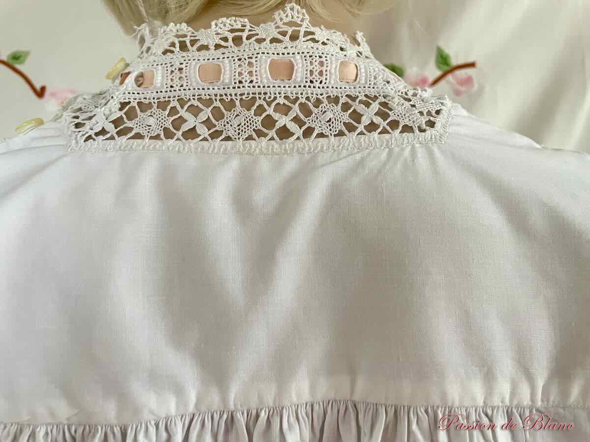 Longue chemise de nuit avec dentelles, broderies sur toile fine percale – Image 3