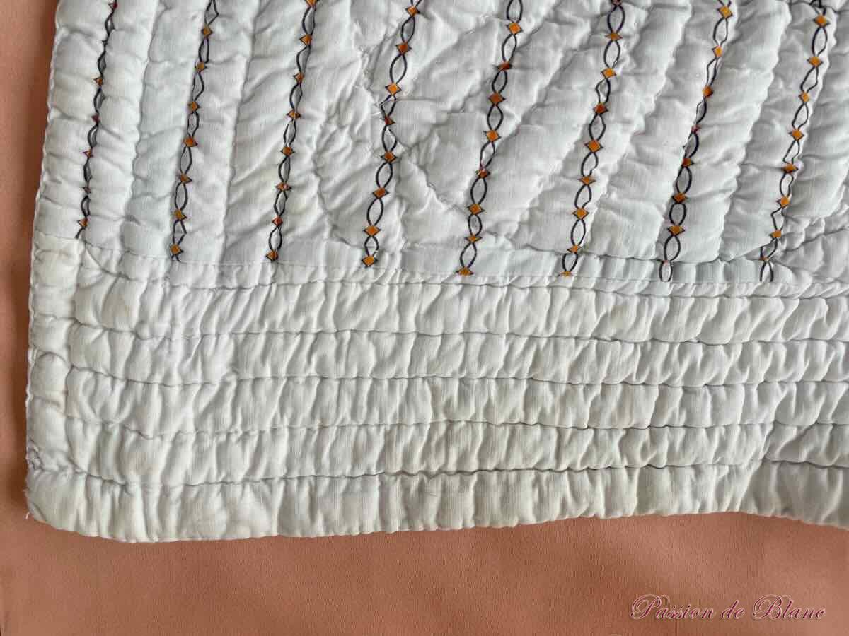 Couverture ancienne Piquée main