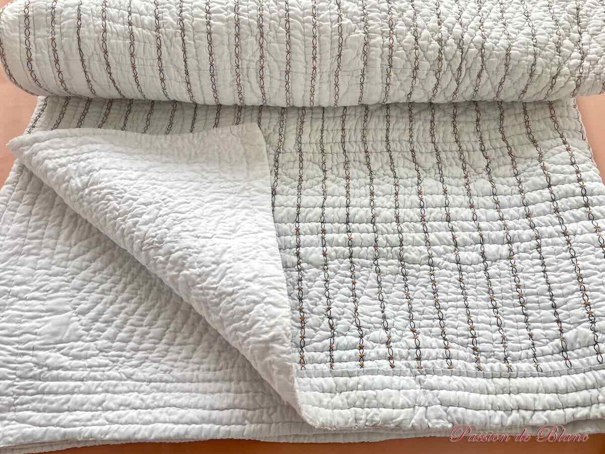 Couverture ancienne Piquée main