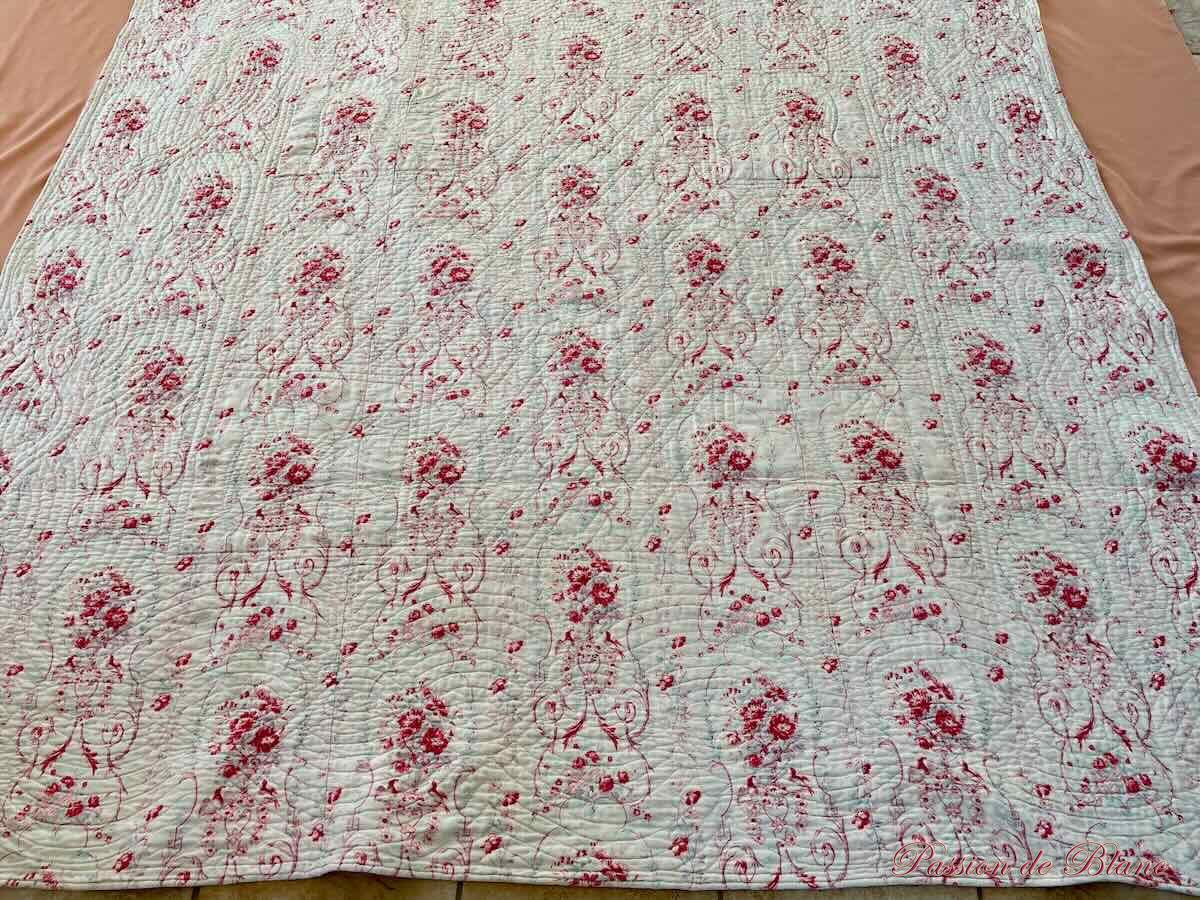 Grande couverture piquée provençale : double face aux motifs de fleurs et oiseaux – Image 5