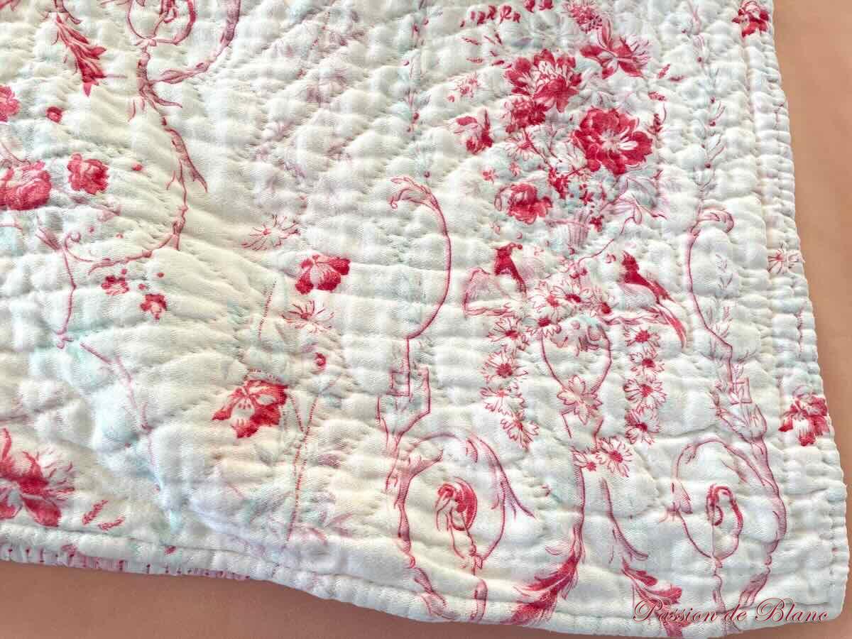 Grande couverture piquée provençale : double face aux motifs de fleurs et oiseaux – Image 12