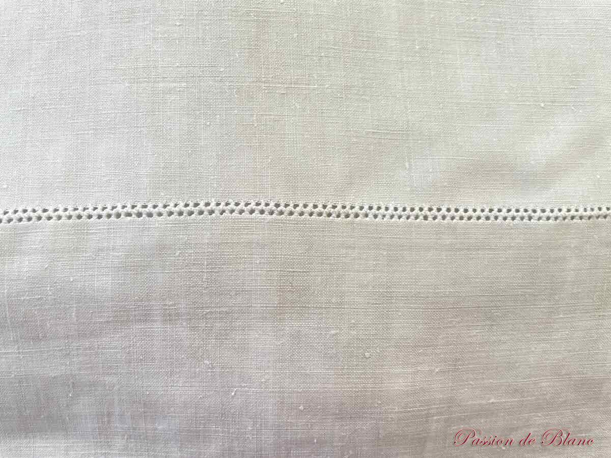 Drap lin broderie AH ancien
