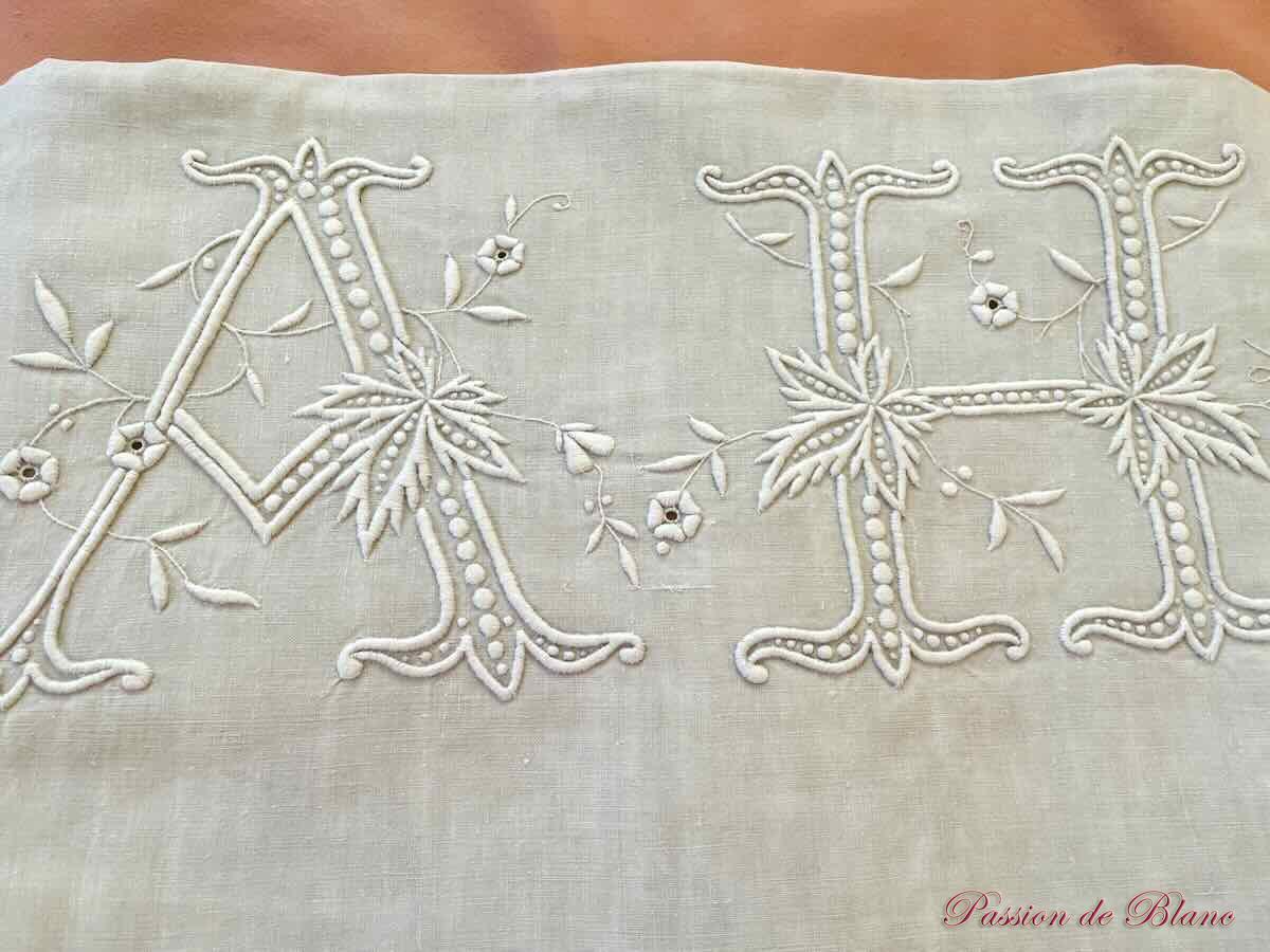 Drap lin broderie AH ancien